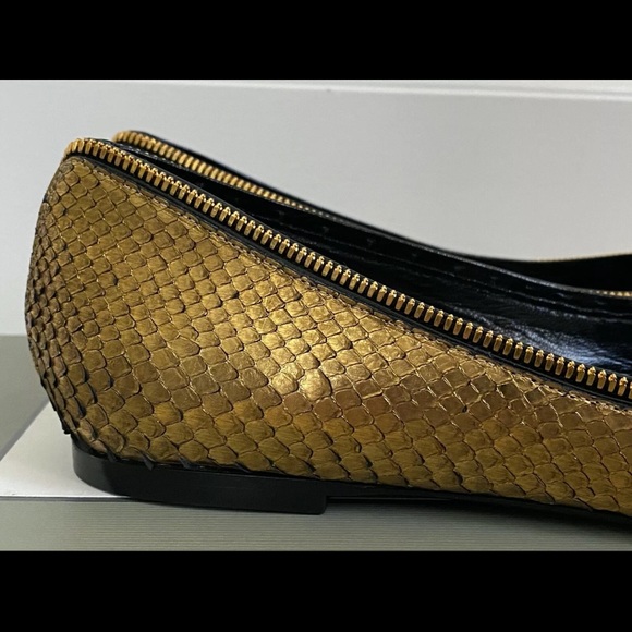 TOMFORD NIB Metallic Gold Python Flats - Picture 7 of 14